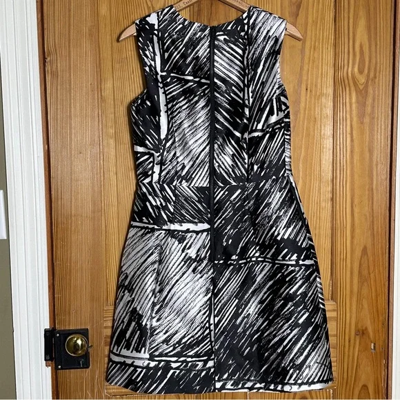 Milly Coco Black and White Patterned Sleeveless Shift Dress ~ 8 - Picture 4 of 12